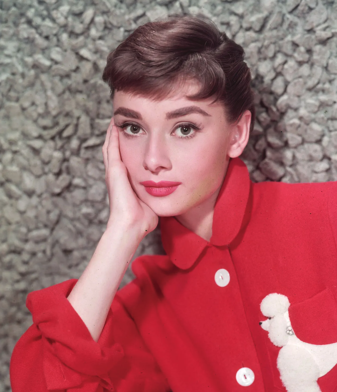 8THIRTYFOUR Blog Women Who Changed The World Photo of Aubrey Hepburn posing for the camera